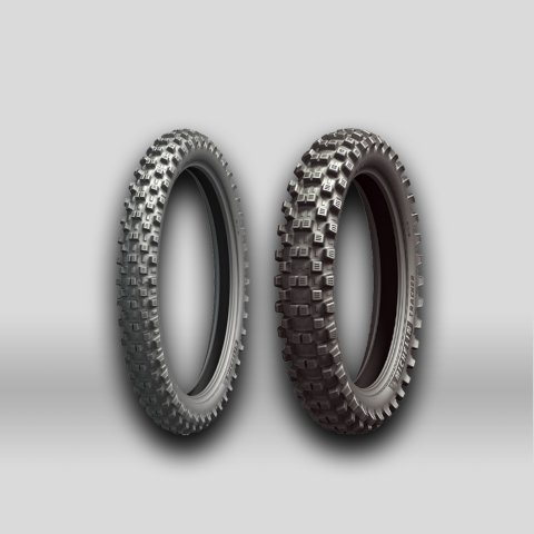 Michelin 120/90-20 65R  Tracker - Arka